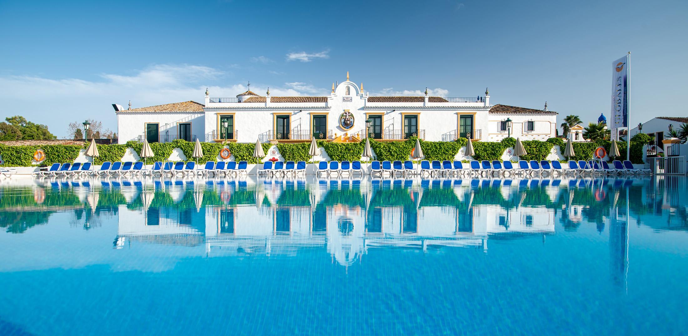 Отель Globales Pueblo Andaluz Сан-Педро-де-Алькантара Экстерьер фото